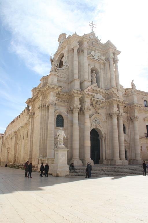 La Casa Di Ilde Al Duomo - Ortigia Holidays Syrakusa Exteriör bild